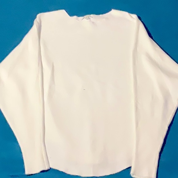 WHITE SWEATER - Picture 1 of 1